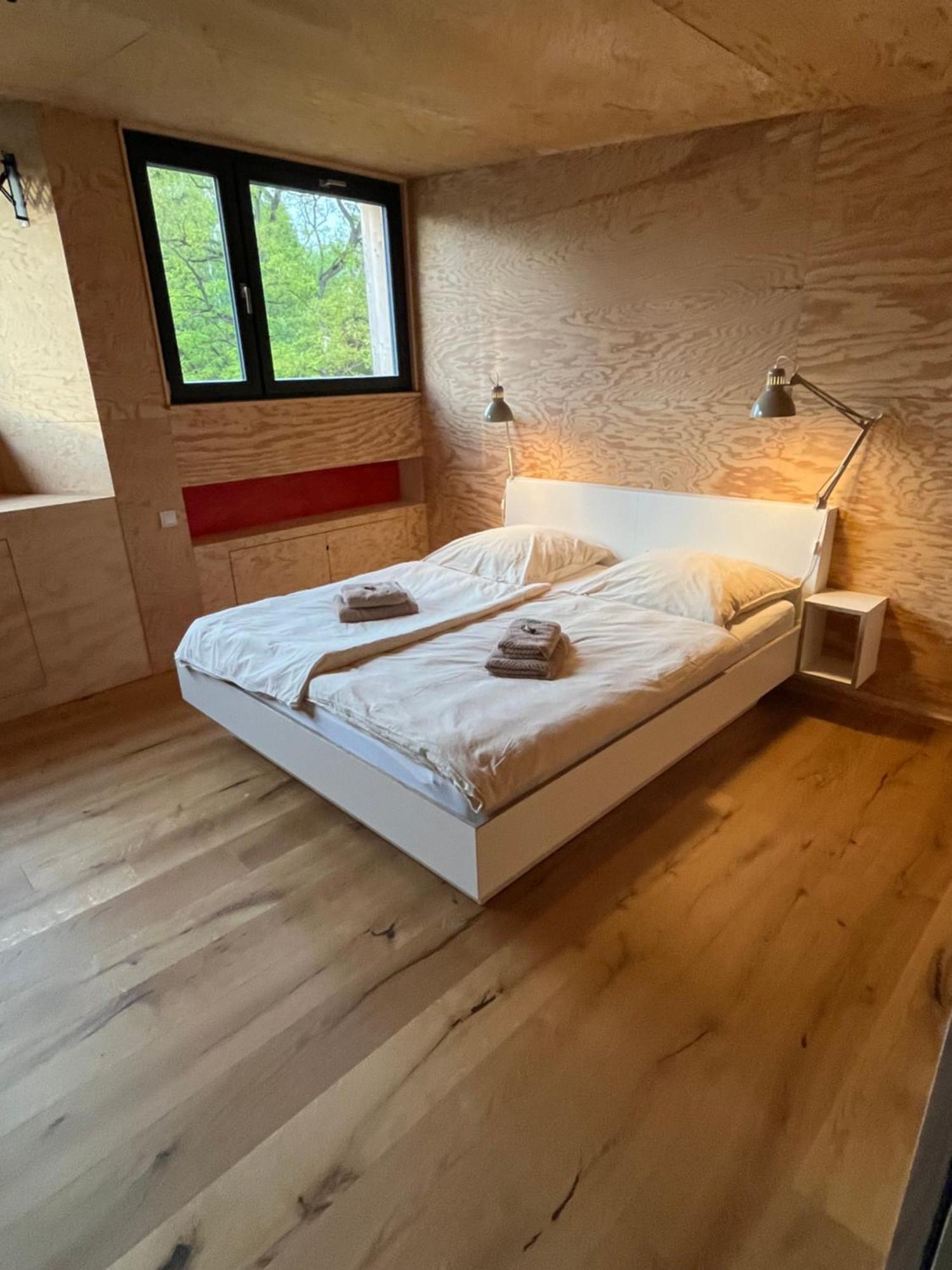 Grosse Wohnung Mit Loggia Templin Esterno foto